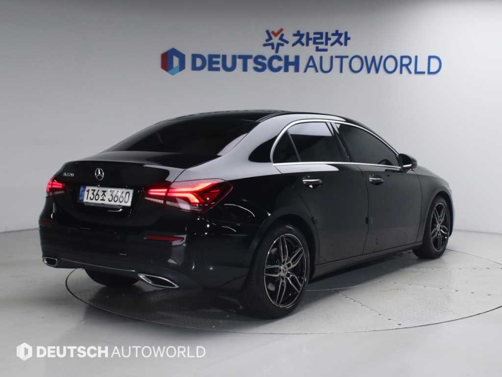벤츠 A 클래스 A220 세단 사진 2/20