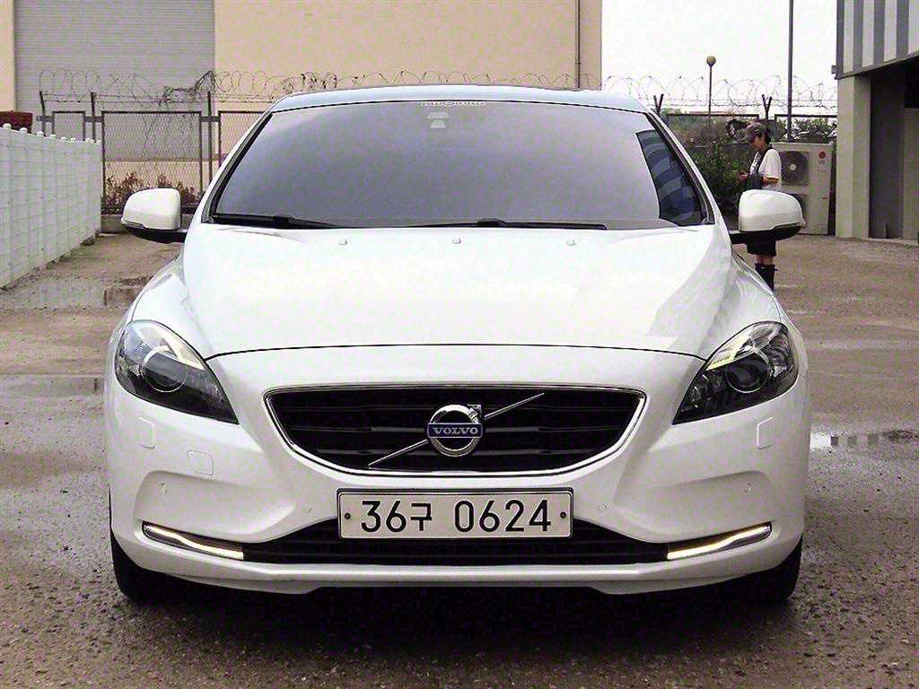 V40 D3 모멘텀 2016년식
