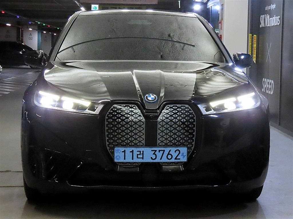 BMW iX xDrive 50 스포츠 플러스 사진 2/20
