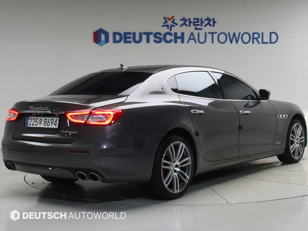 마세라티 콰트로포르테 3.0 V6 사진 2/20