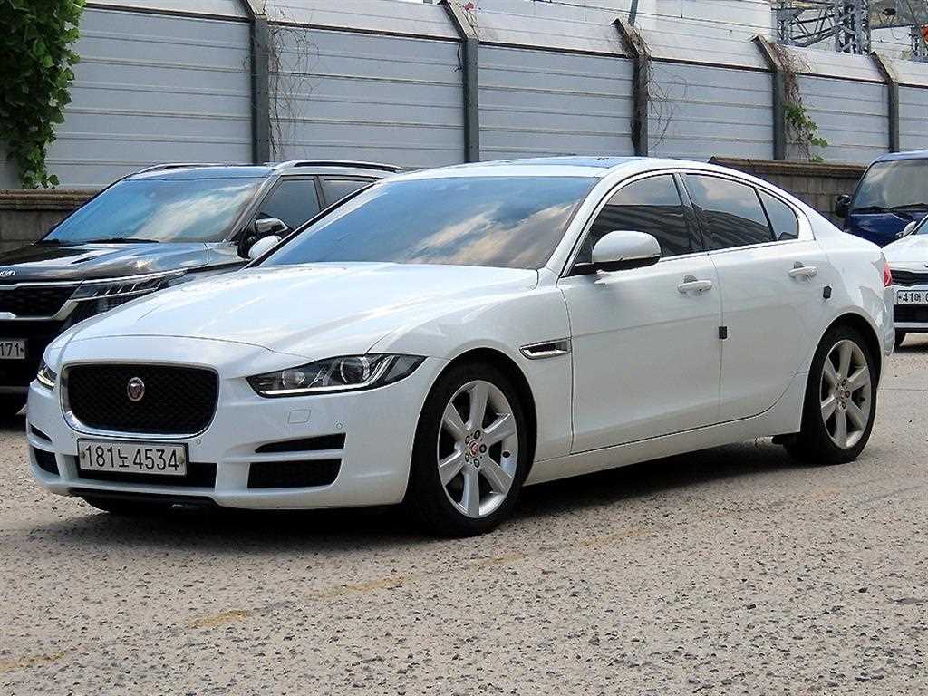 재규어 XE 2.0D 포트폴리오 사진 2/20