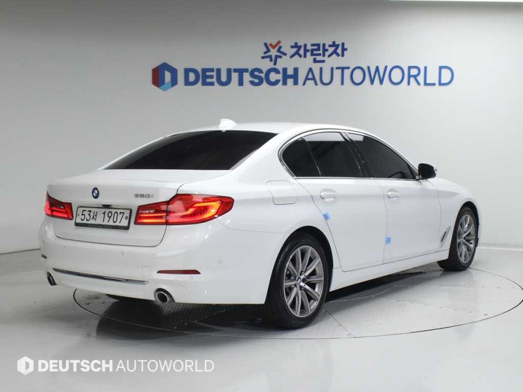BMW 5시리즈 520i 럭셔리 사진 2/20