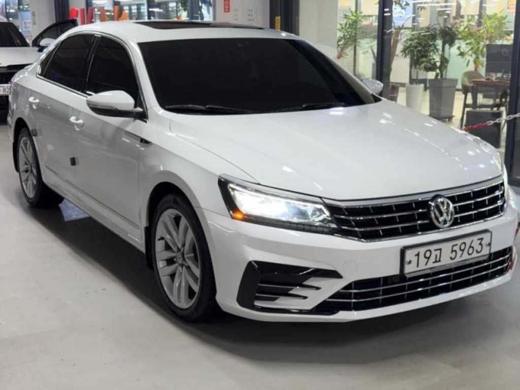 폭스바겐 파사트 2.0 TSI 사진 2/20
