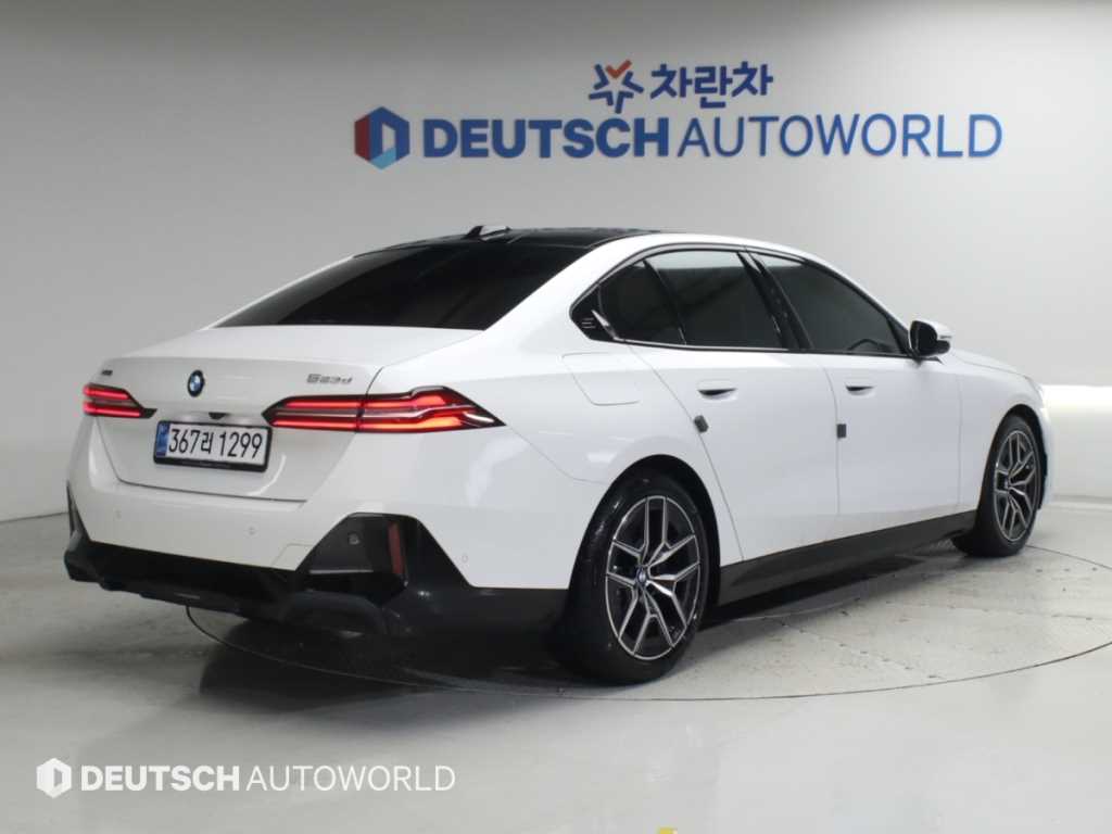 BMW 5시리즈 523d xDrive M 스포츠 사진 2/20
