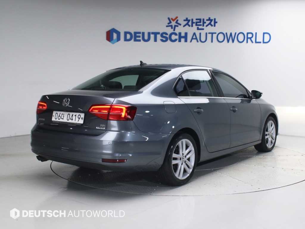 폭스바겐 제타 2.0 TDI 블루모션 프리미엄 사진 2/20