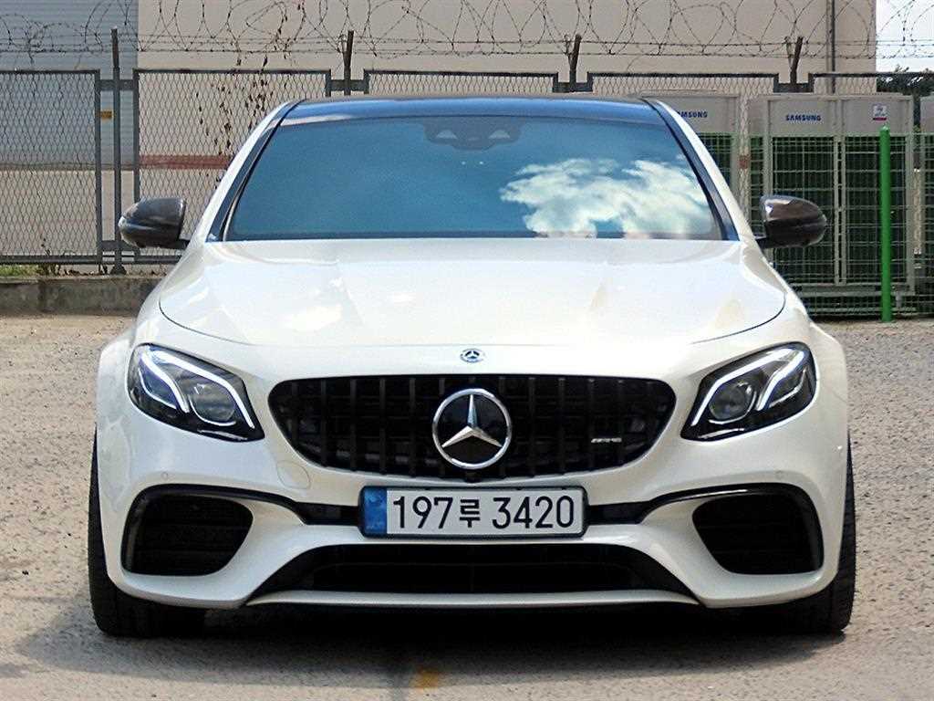 벤츠 E 클래스 E63 AMG 4MATIC+ 사진 2/20