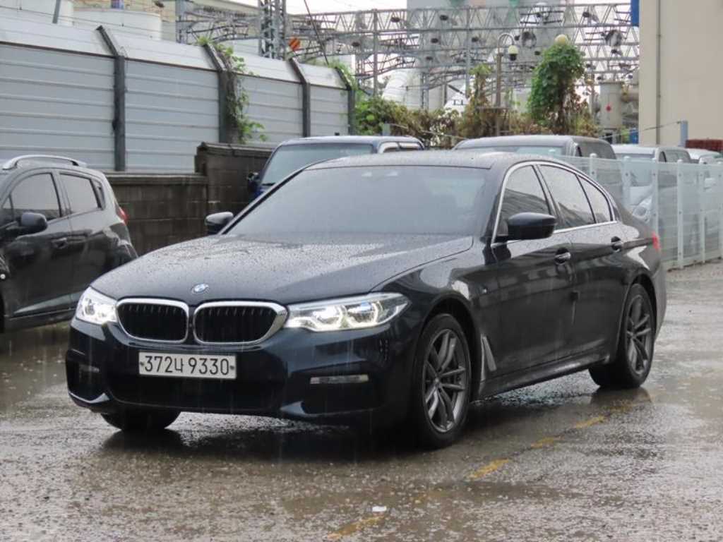 BMW 5시리즈 530i xDrive M 스포츠 플러스 사진 2/19