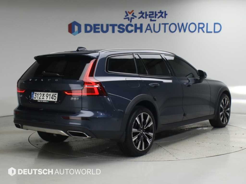 볼보 V60 2.0 B5 프로 AWD 사진 2/20