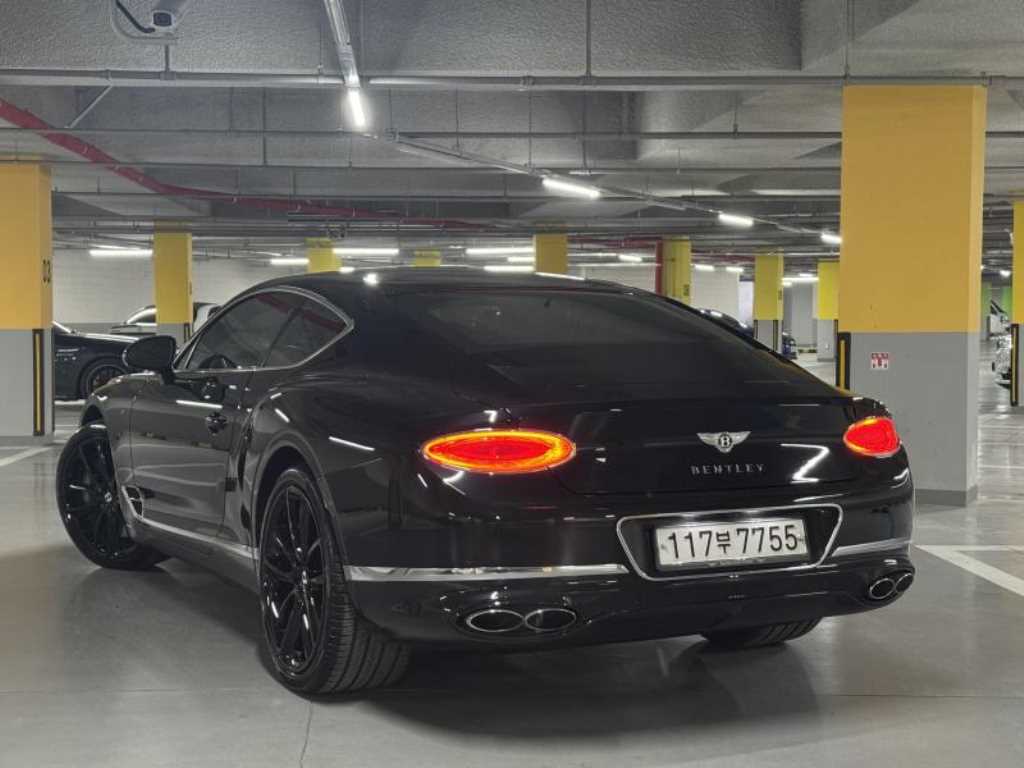 벤틀리 컨티넨탈 4.0 V8 GT 사진 2/20