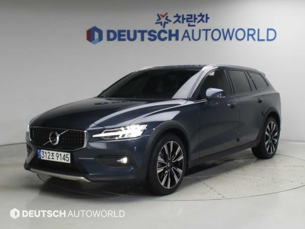 V60 크로스 컨트리 2세대 2.0 B5 프로 AWD 2022년식