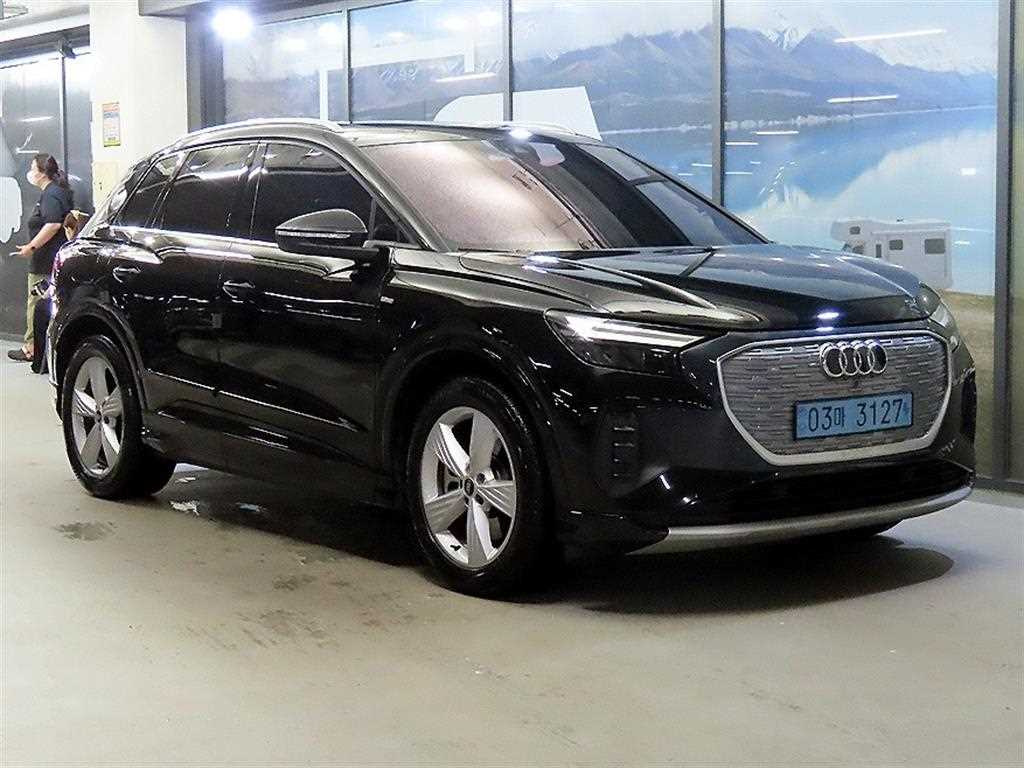 Q4 e-트론 40 2022년식