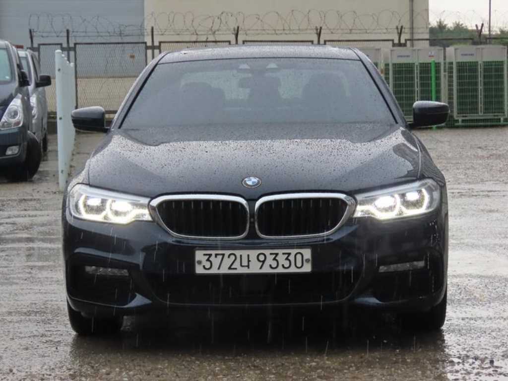 BMW 5시리즈 530i xDrive M 스포츠 플러스 사진