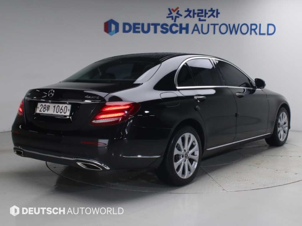 벤츠 E 클래스 E300 4MATIC 익스클루시브 사진 2/20
