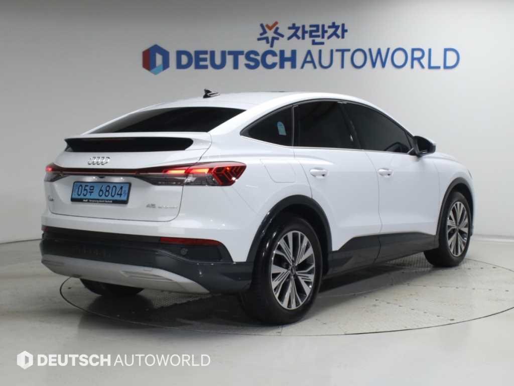 아우디 Q4 45 스포트백 사진 2/20
