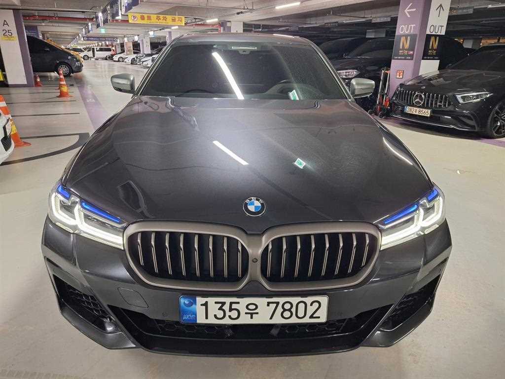 BMW 5시리즈 M550i xDrive 사진 2/15