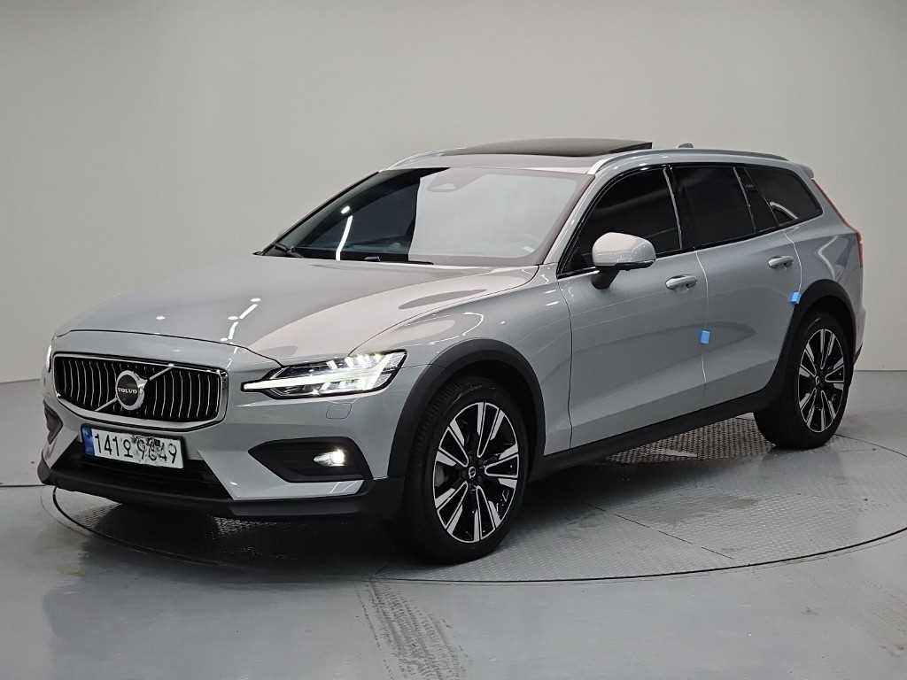 V60 크로스 컨트리 2세대 2.0 B5 AWD 2023년식