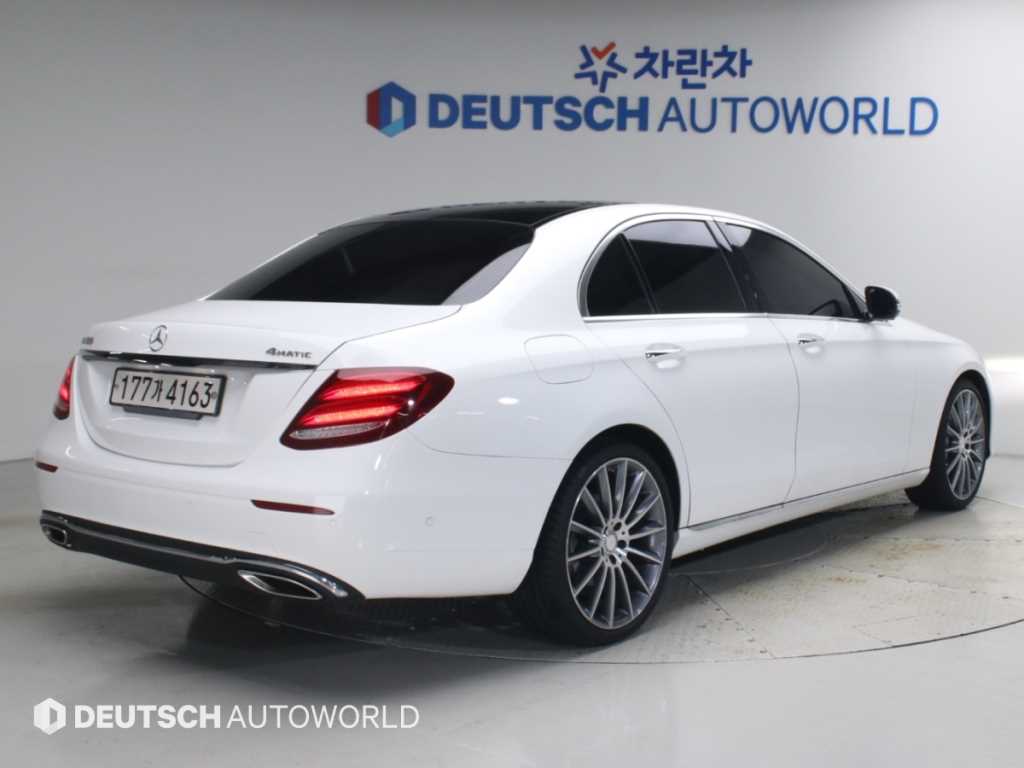 벤츠 E 클래스 E300 4MATIC 아방가르드 사진 2/20