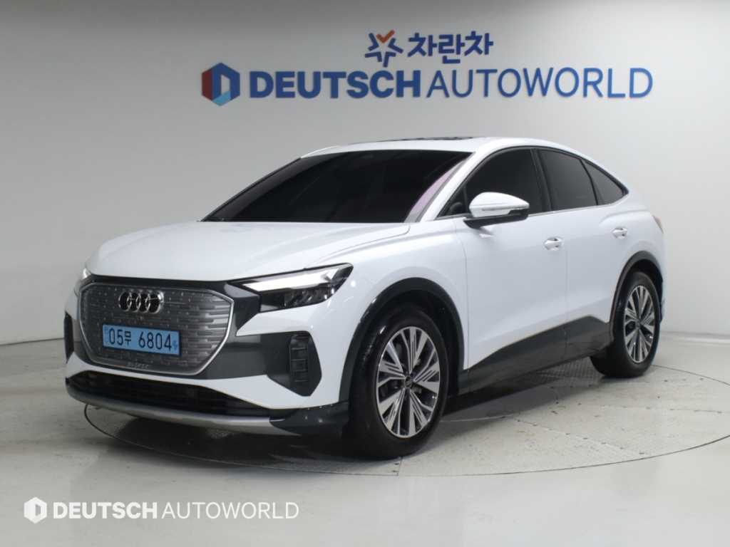 아우디 Q4 45 스포트백 사진