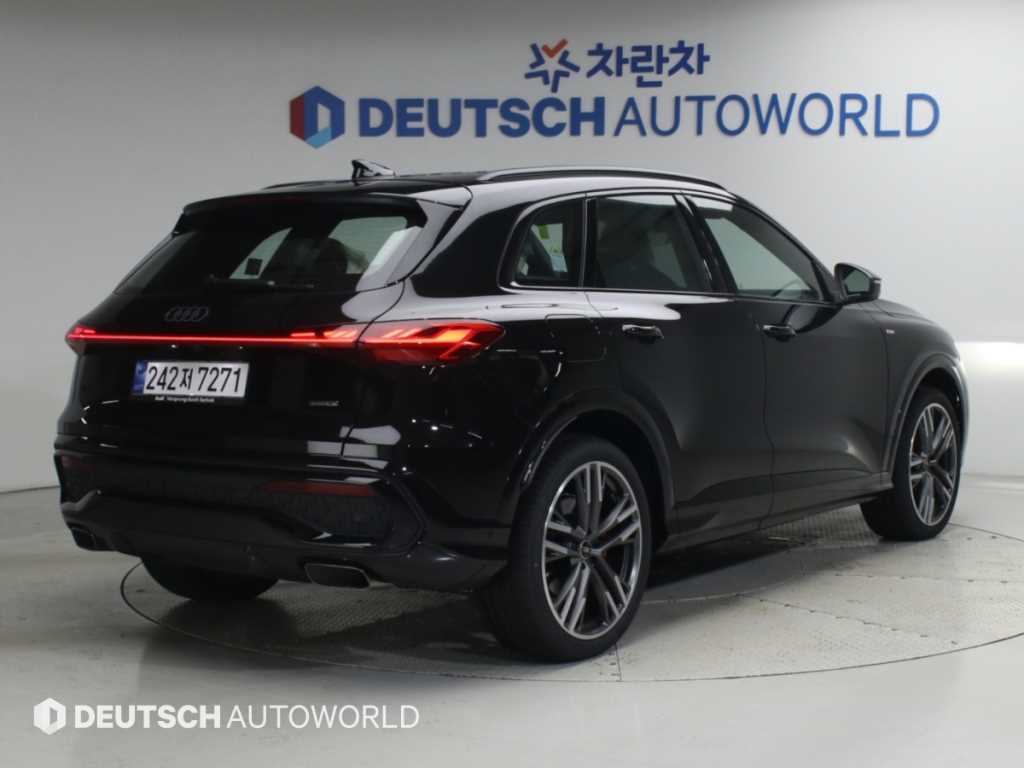 아우디 Q5 스포트백 45 TFSI 콰트로 S-라인 블랙 사진 2/20