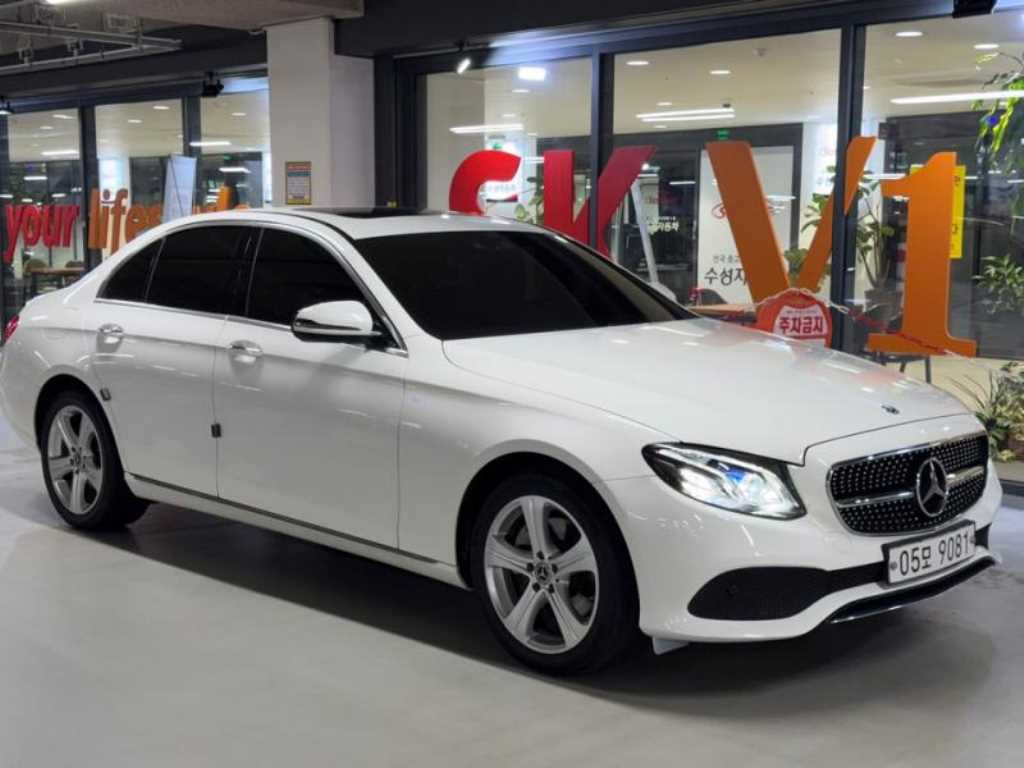 벤츠 E 클래스 E220d 아방가르드 사진 2/20