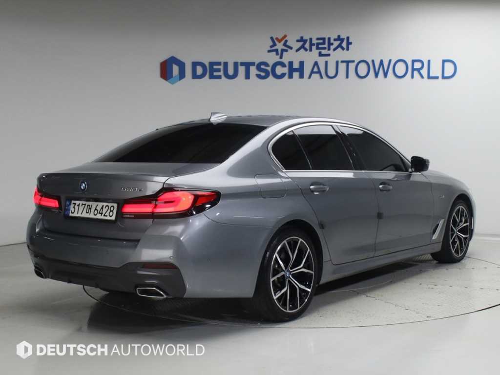 BMW 5시리즈 530e M 스포츠 사진 2/20