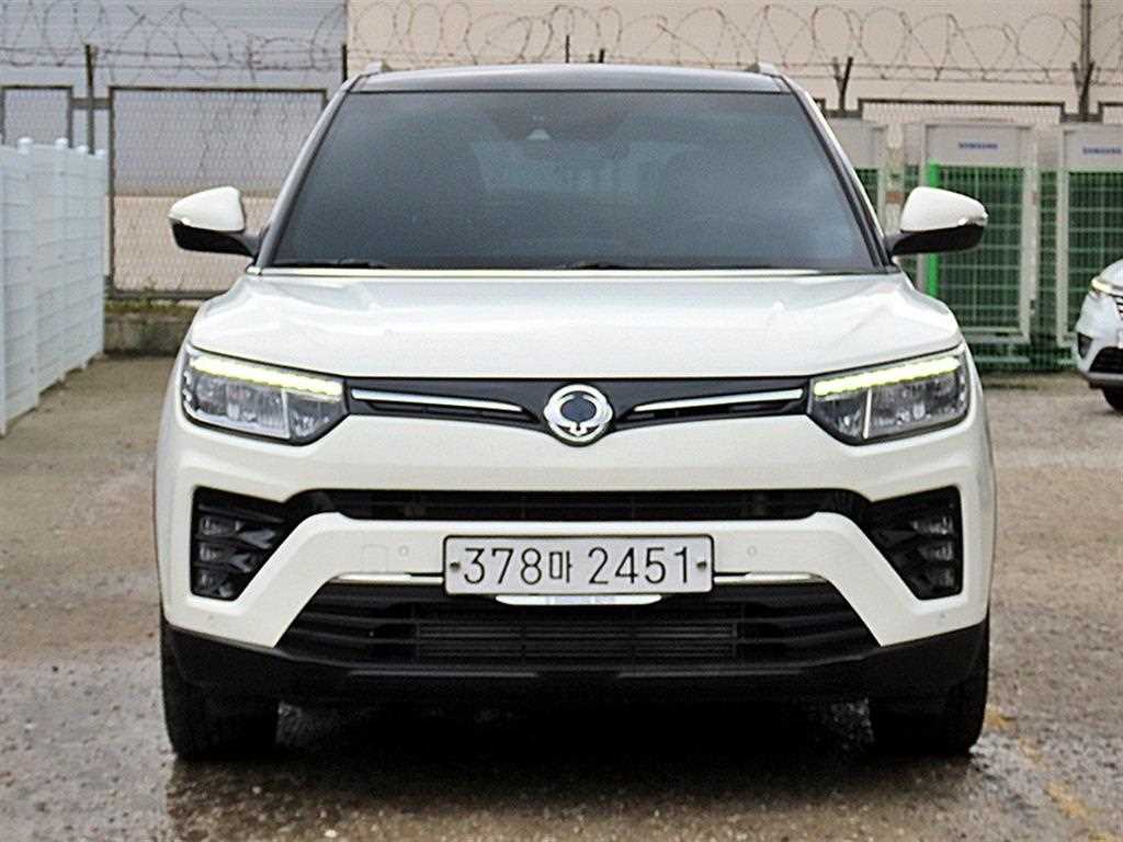 KGM 티볼리 2WD 가솔린 1.5 V7 사진 2/19