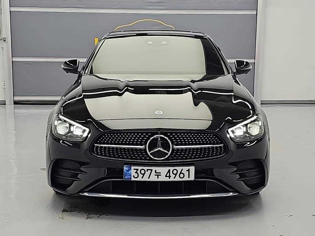 벤츠 E 클래스 E220d 4MATIC AMG라인 사진 2/20
