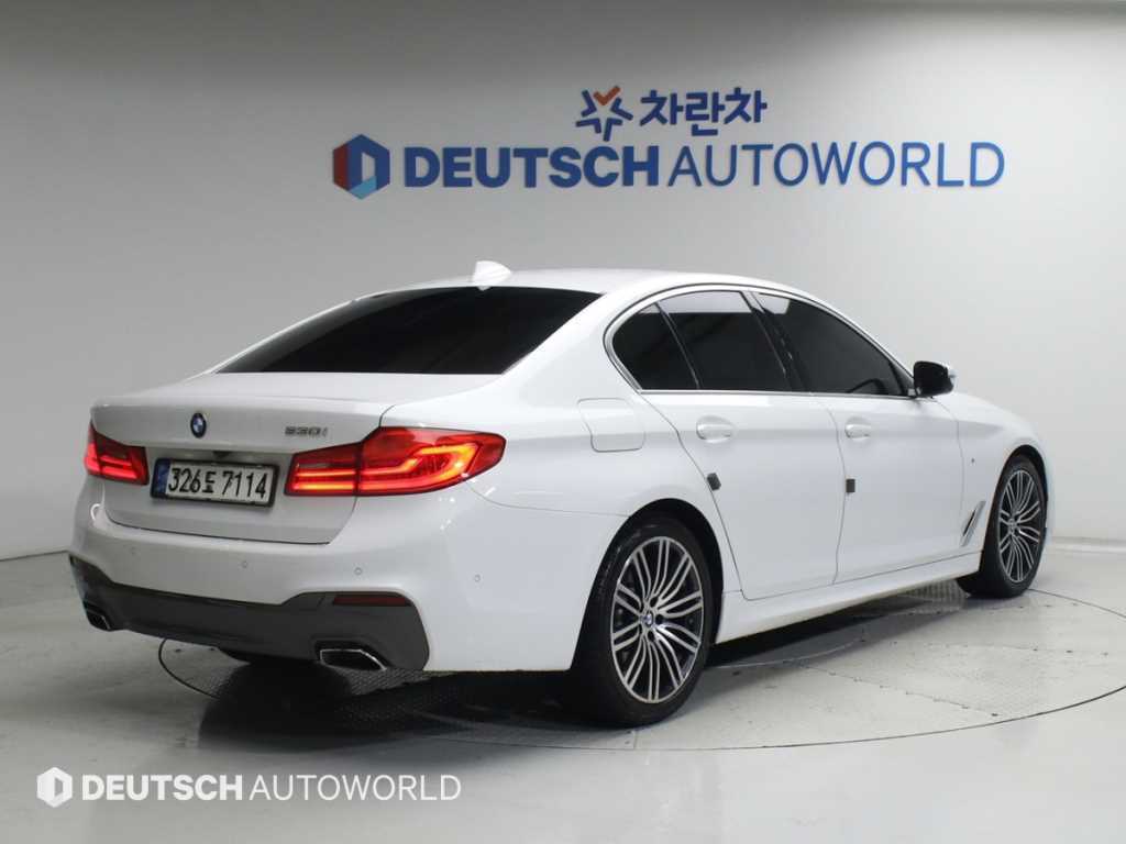BMW 5시리즈 530i M 스포츠 플러스 사진 2/19