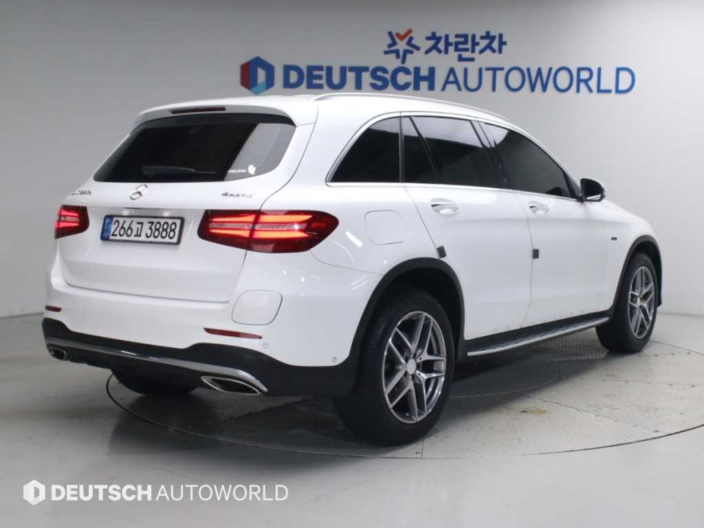벤츠 GLC 클래스 GLC 350 e 4MATIC AMG LINE 사진 2/20