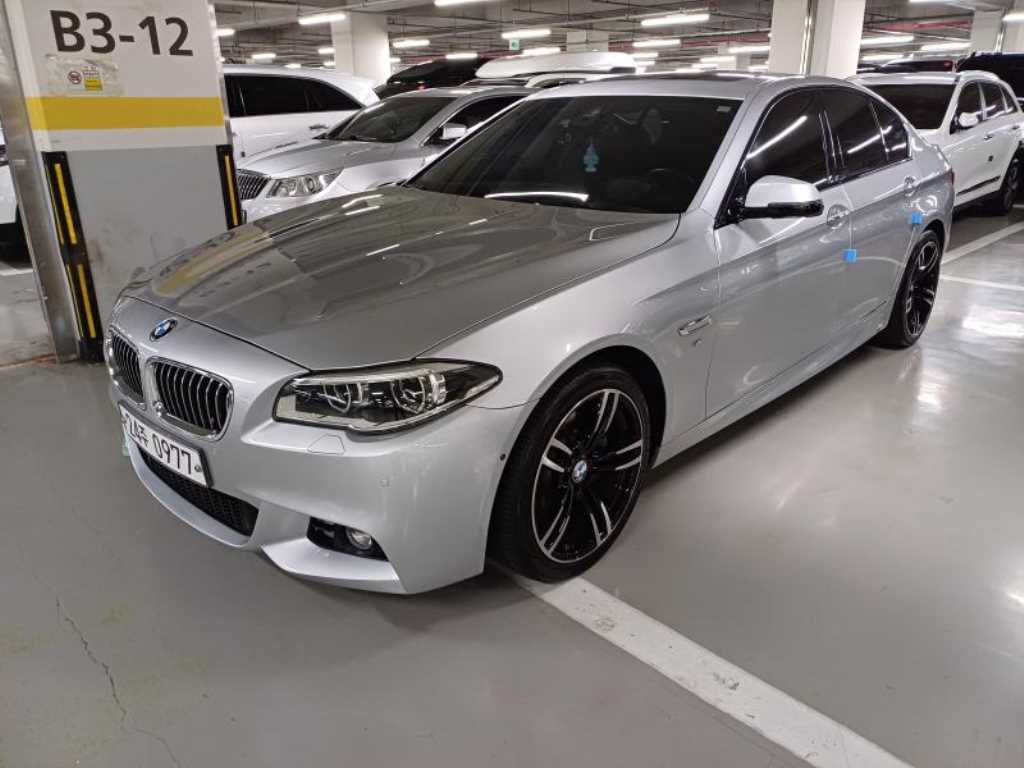 BMW 5시리즈 520d xDrive M 에어로다이나믹 사진 2/20