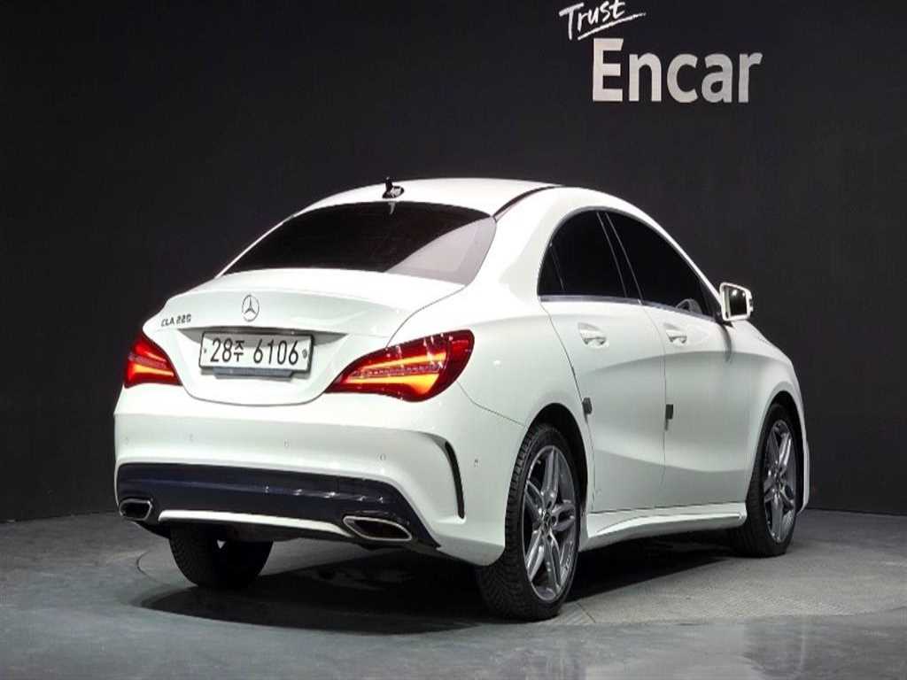 벤츠 CLA 클래스 CLA 220 AMG LINE 사진 2/17