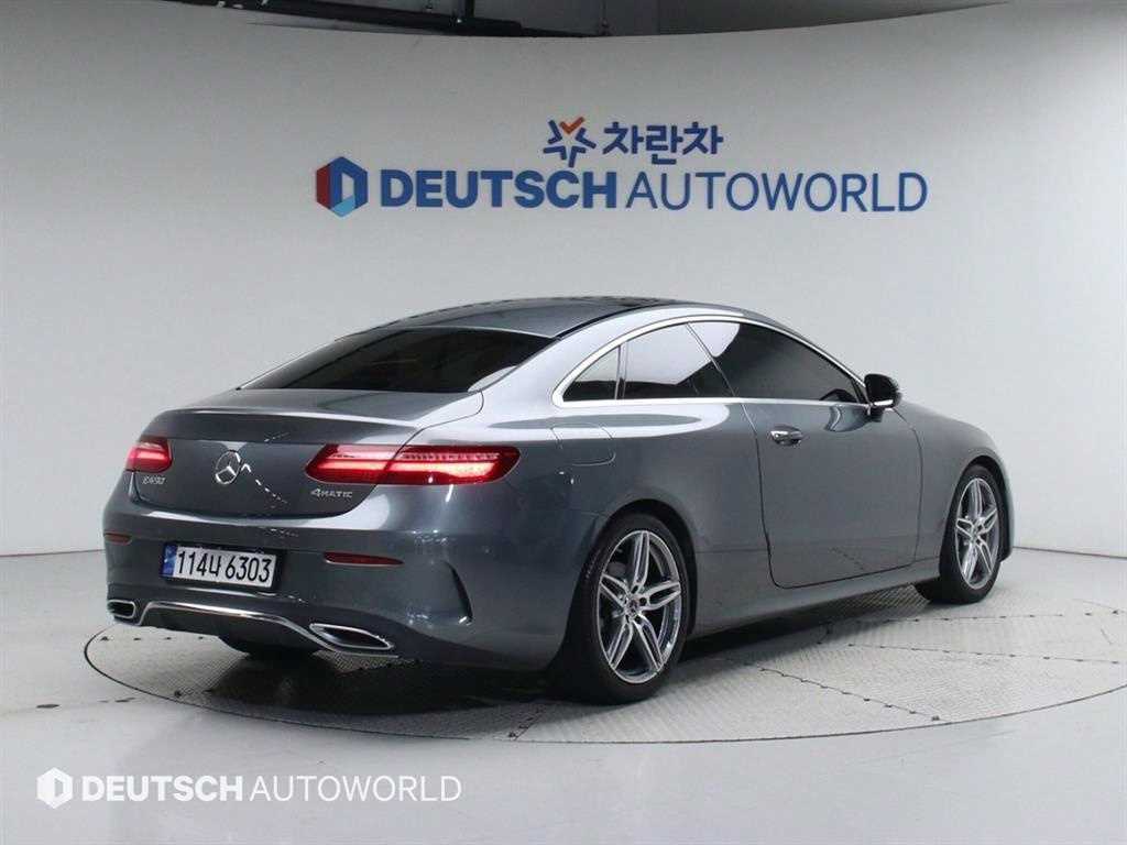 벤츠 E 클래스 E220d 쿠페 사진 2/20