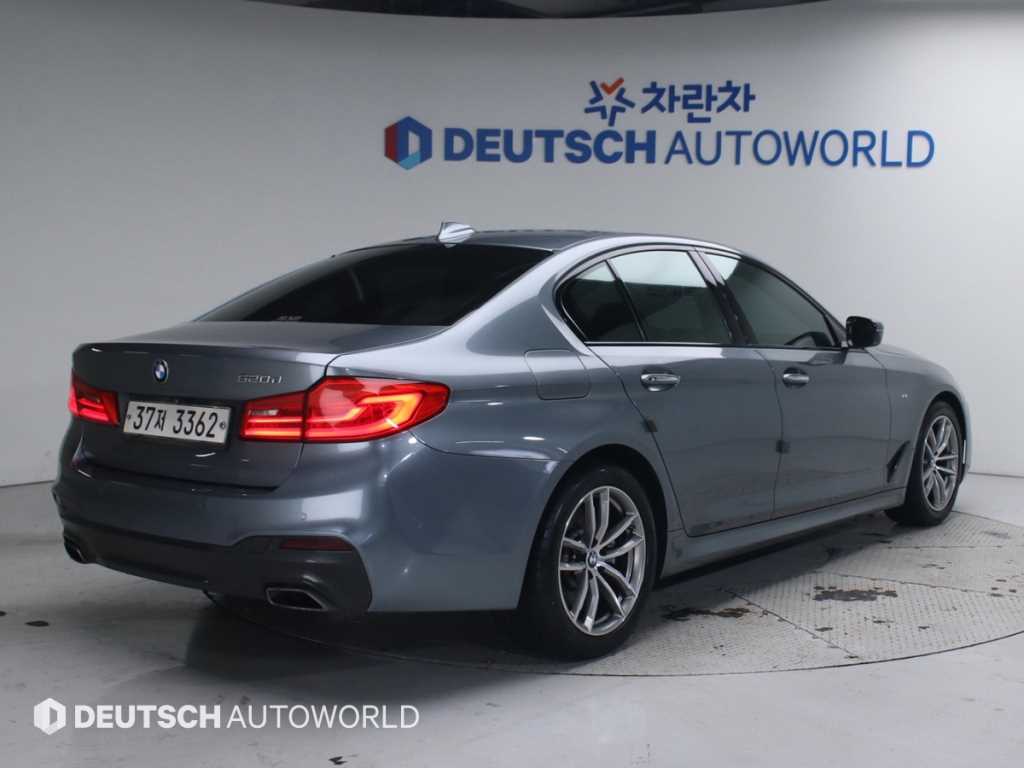 BMW 5시리즈 520d M 스포츠 플러스 사진 2/20