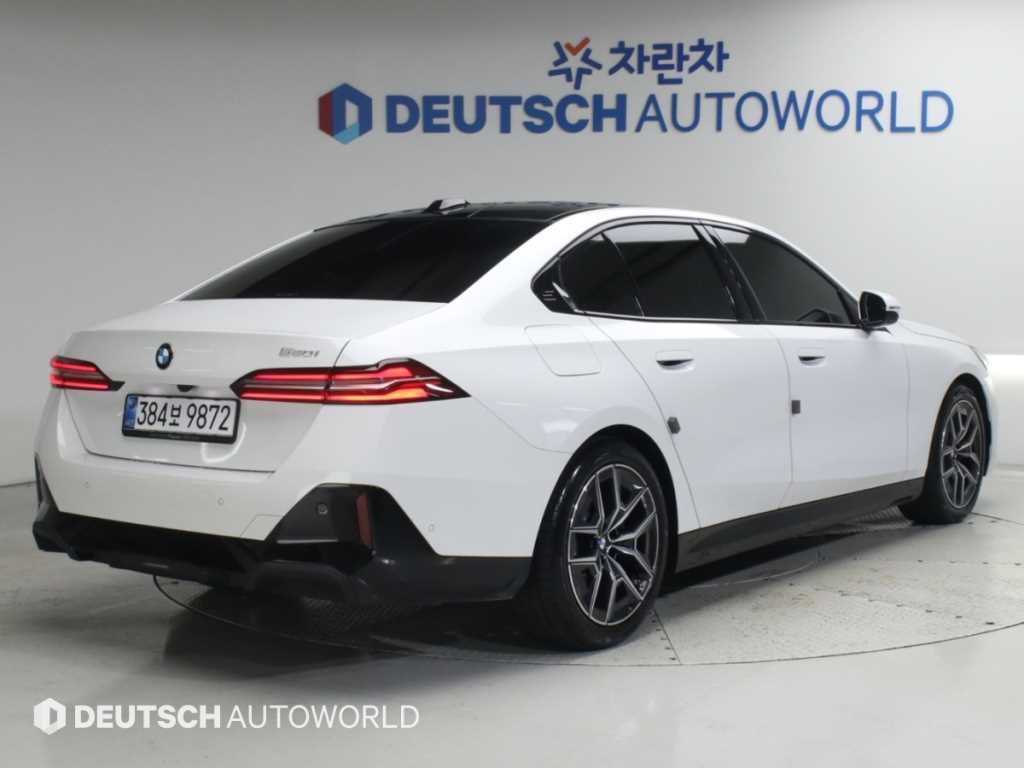 BMW 5시리즈 520i M 스포츠 사진 2/20