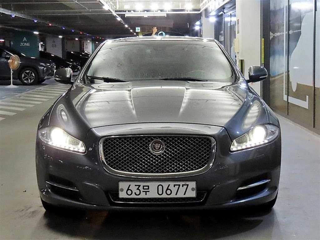 재규어 XJ 3.0 SC 프리미엄 럭셔리 LWB 사진 2/20