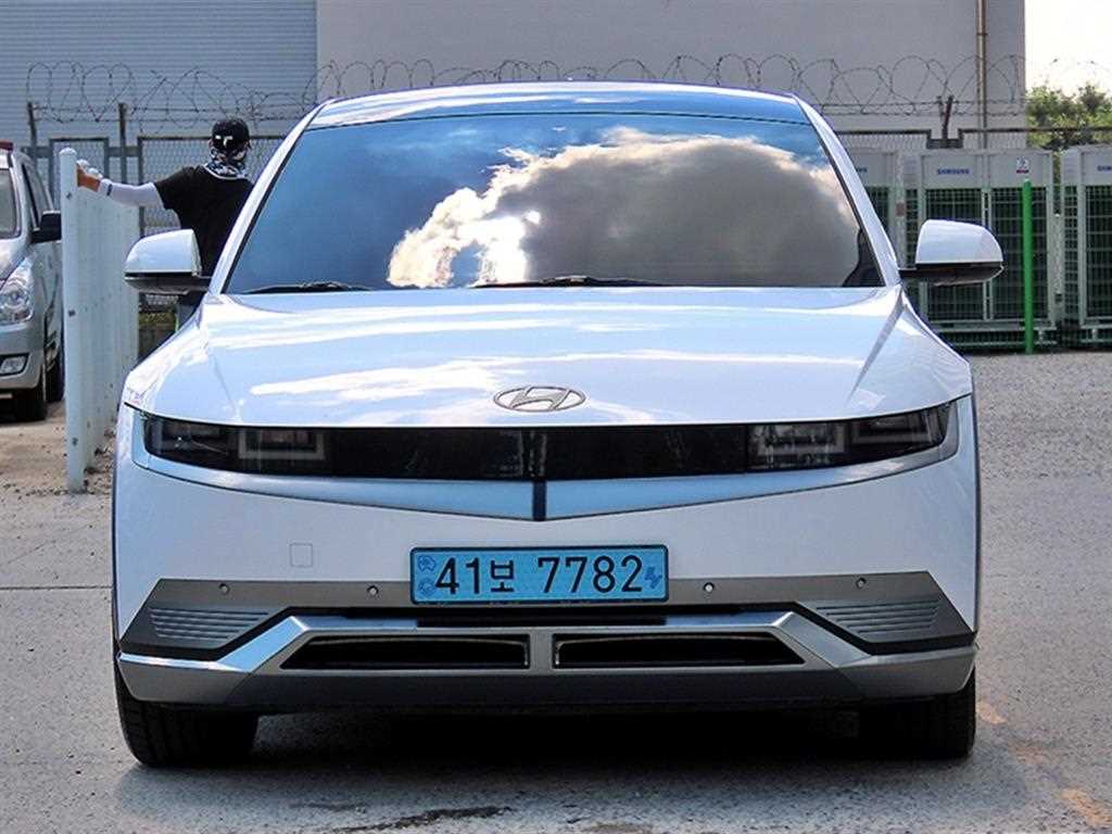 아이오닉 5 롱 레인지 4WD 프레스티지 2022년식