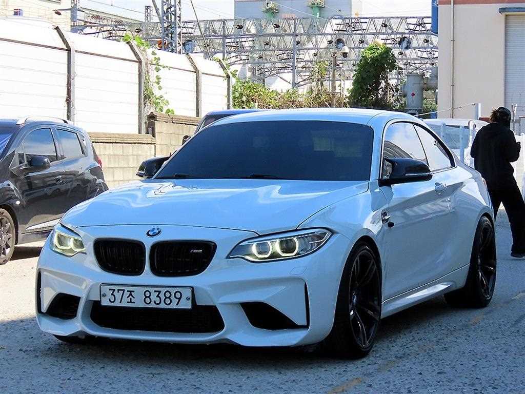 BMW 2시리즈 쿠페 M 퍼포먼스 스티어링 휠 에디션 사진 2/17