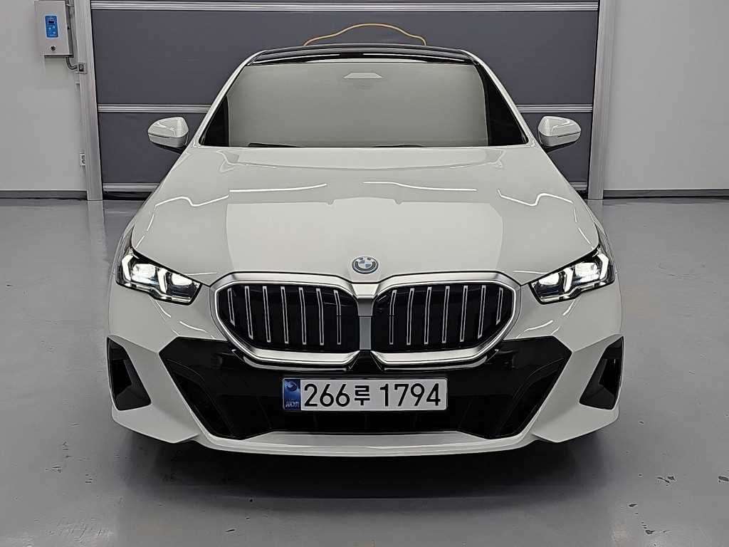 BMW 5시리즈 530e M 스포츠 사진 2/18
