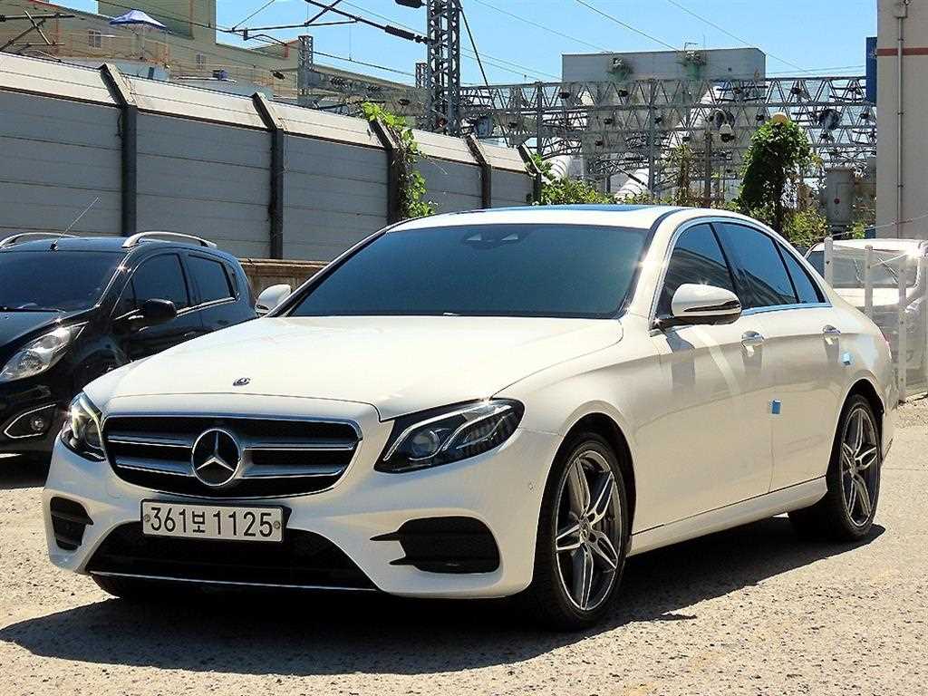 벤츠 E 클래스 E300 4MATIC AMG LINE 사진 2/20