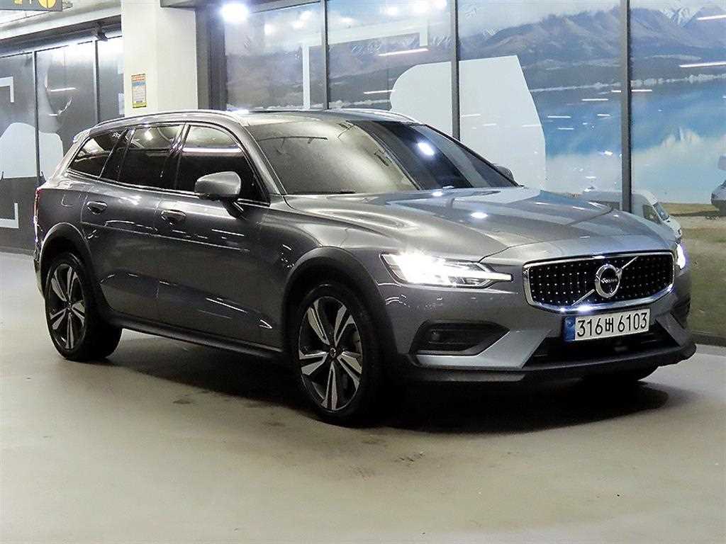 V60 크로스 컨트리 2세대 2.0 B5 프로 AWD 2021년식