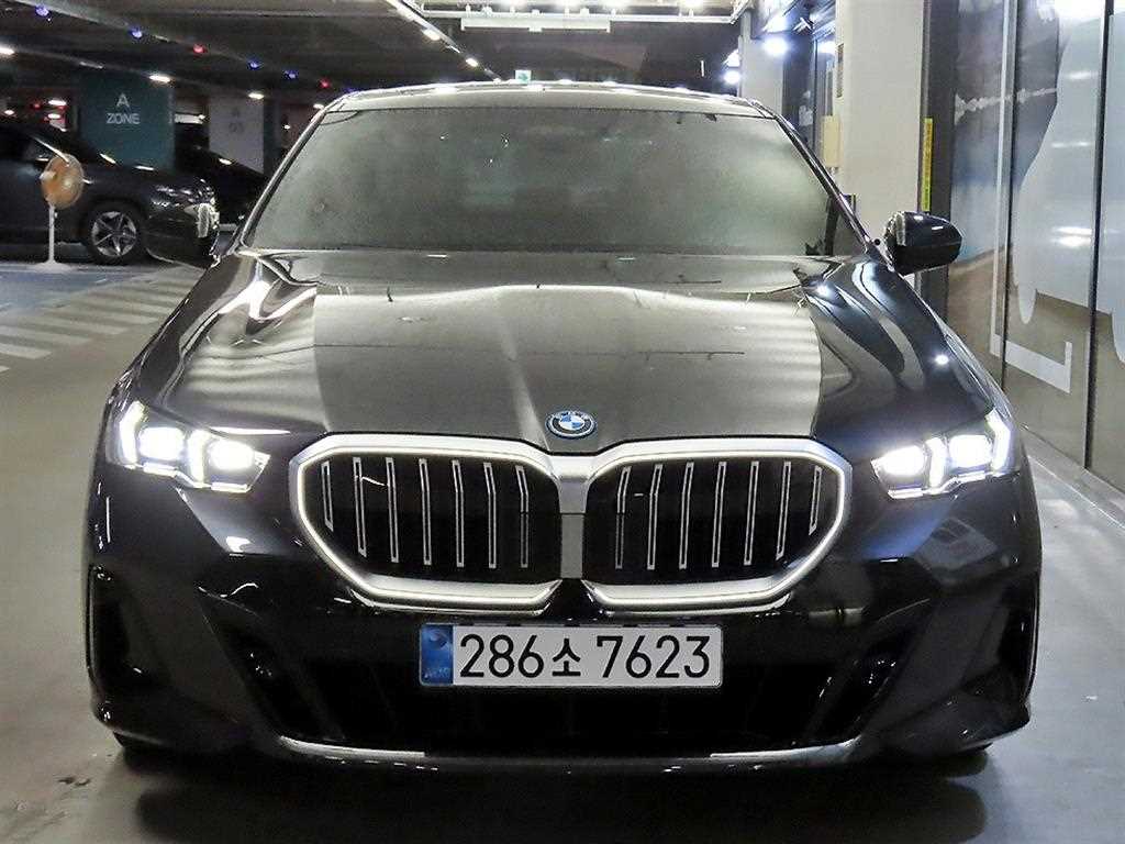 BMW 5시리즈 530e M 스포츠 사진 2/20