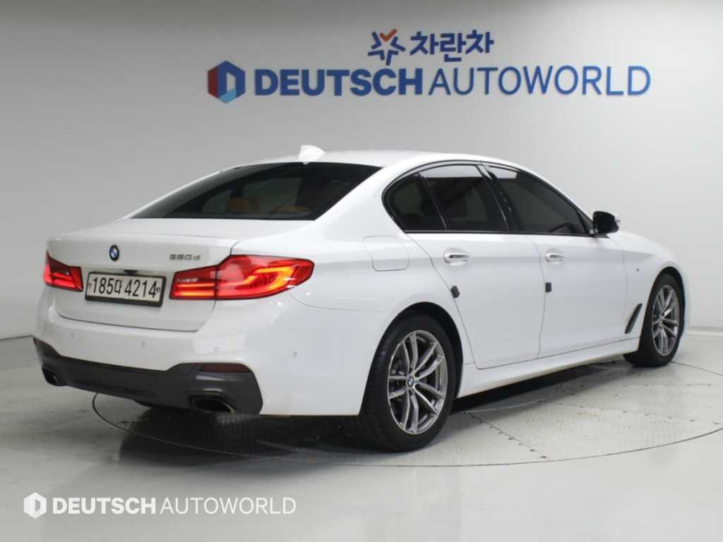 BMW 5시리즈 520d M 스포츠 플러스 사진 2/20