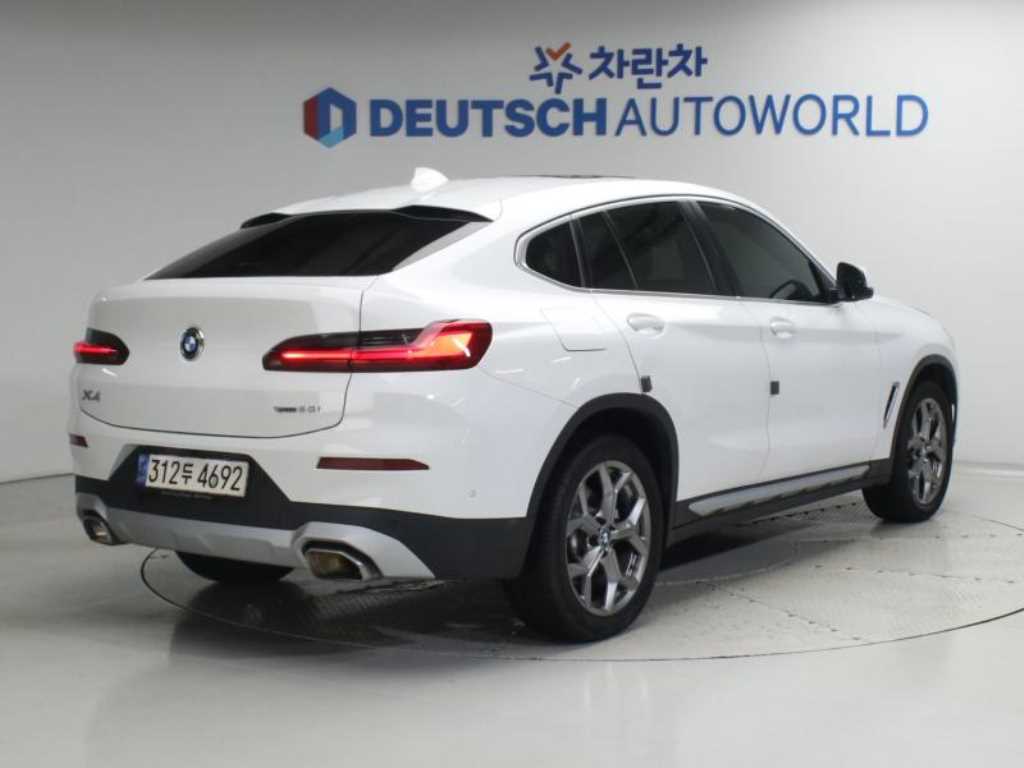 BMW X4 xDrive 20i xLine 사진 2/20