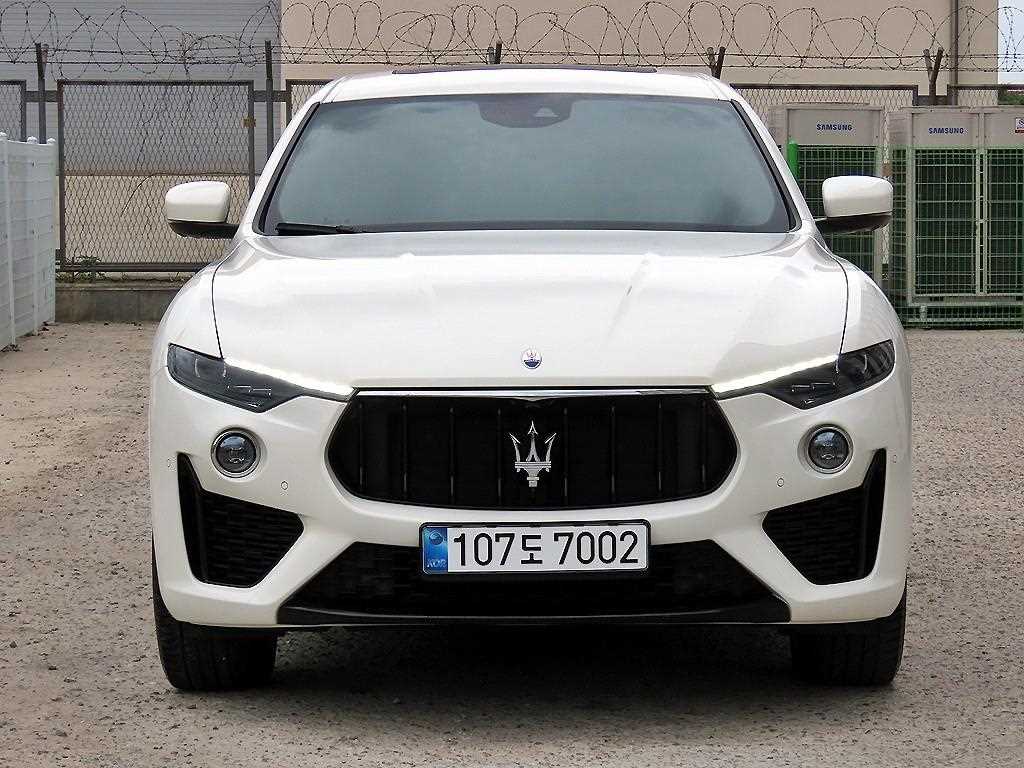 르반떼 3.0 AWD 그란 스포츠 2020년식