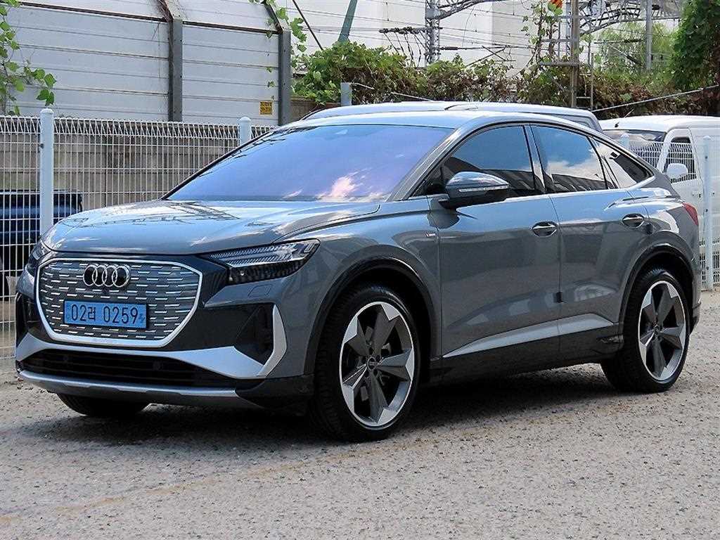 Q4 e-트론 45 스포트백 프리미엄 2025년식