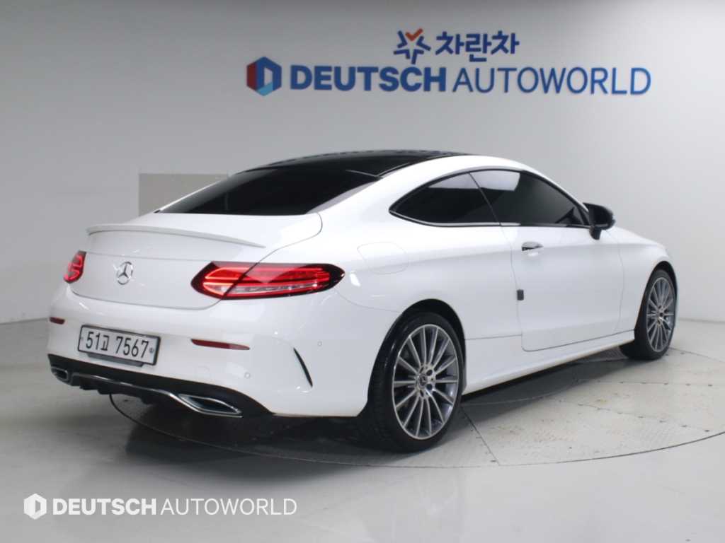 벤츠 C 클래스 C220 d 4MATIC 쿠페 사진 2/20
