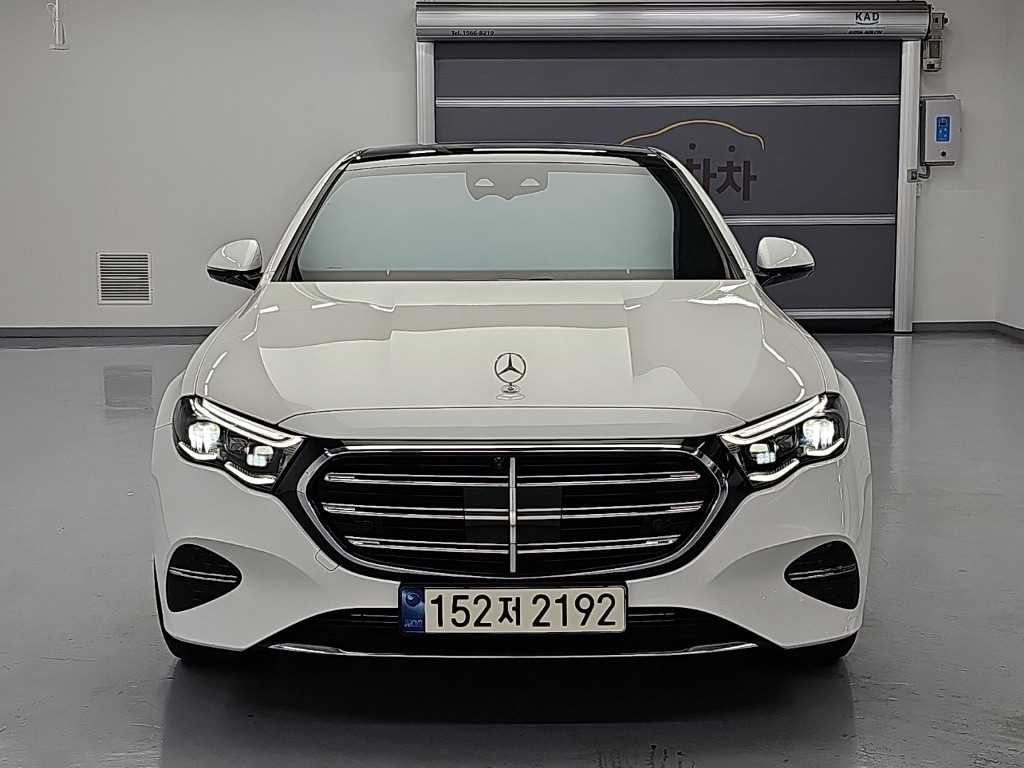 벤츠 E 클래스 E300 4MATIC 익스클루시브 사진 2/18