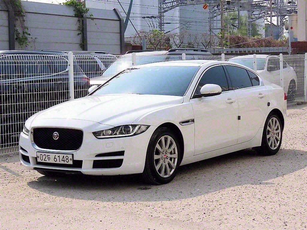 재규어 XE 2.0D 프레스티지 AWD 사진 2/20