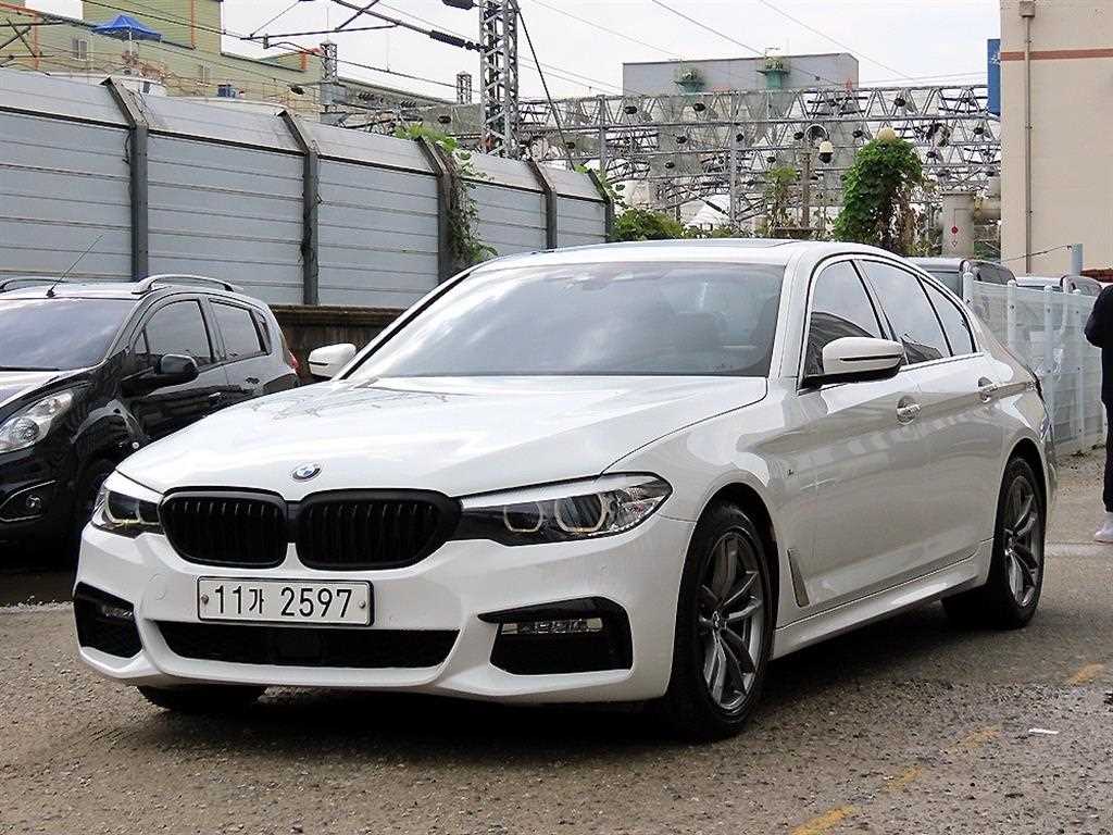 BMW 5시리즈 520d M 스포츠 스페셜 에디션 사진 2/19