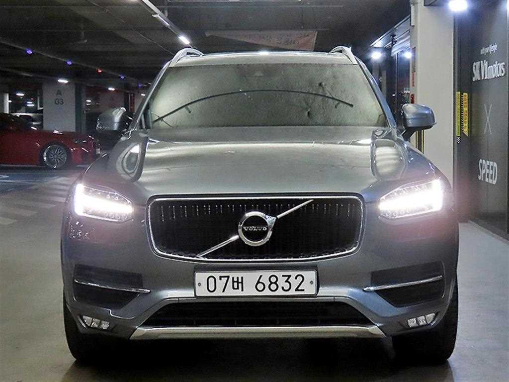 볼보 XC90 2.0 T6 AWD 모멘텀 사진 2/20